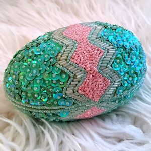 GAC RARE DECORATIVE EASTER EGG FILLABLE TRINKET / GIFT BOX WITH BEADS & SEQUINS